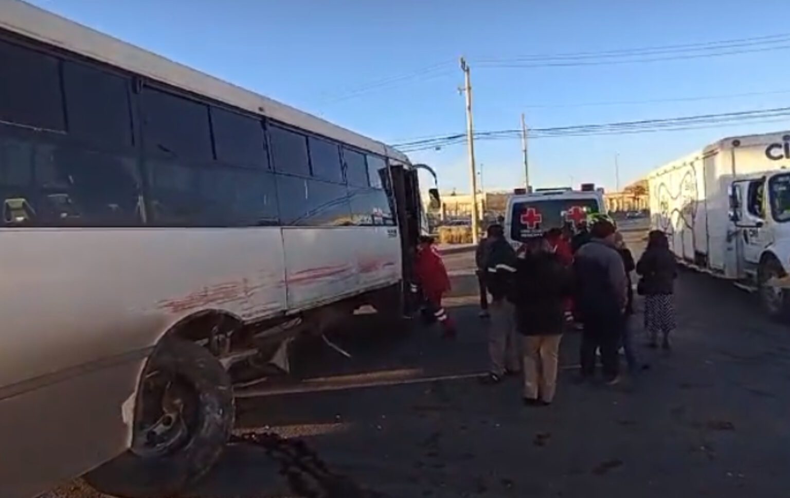 Choca Cami N De Coca Cola Con Autob S De Riberas De Sacramento