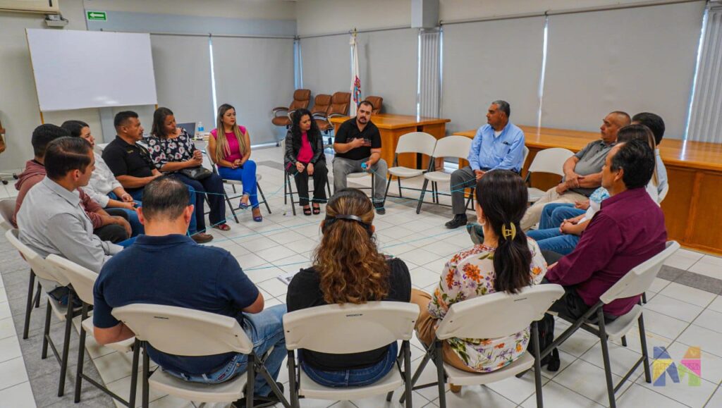 Capacitan a directivos y docentes de secundarias con metodologías en ...