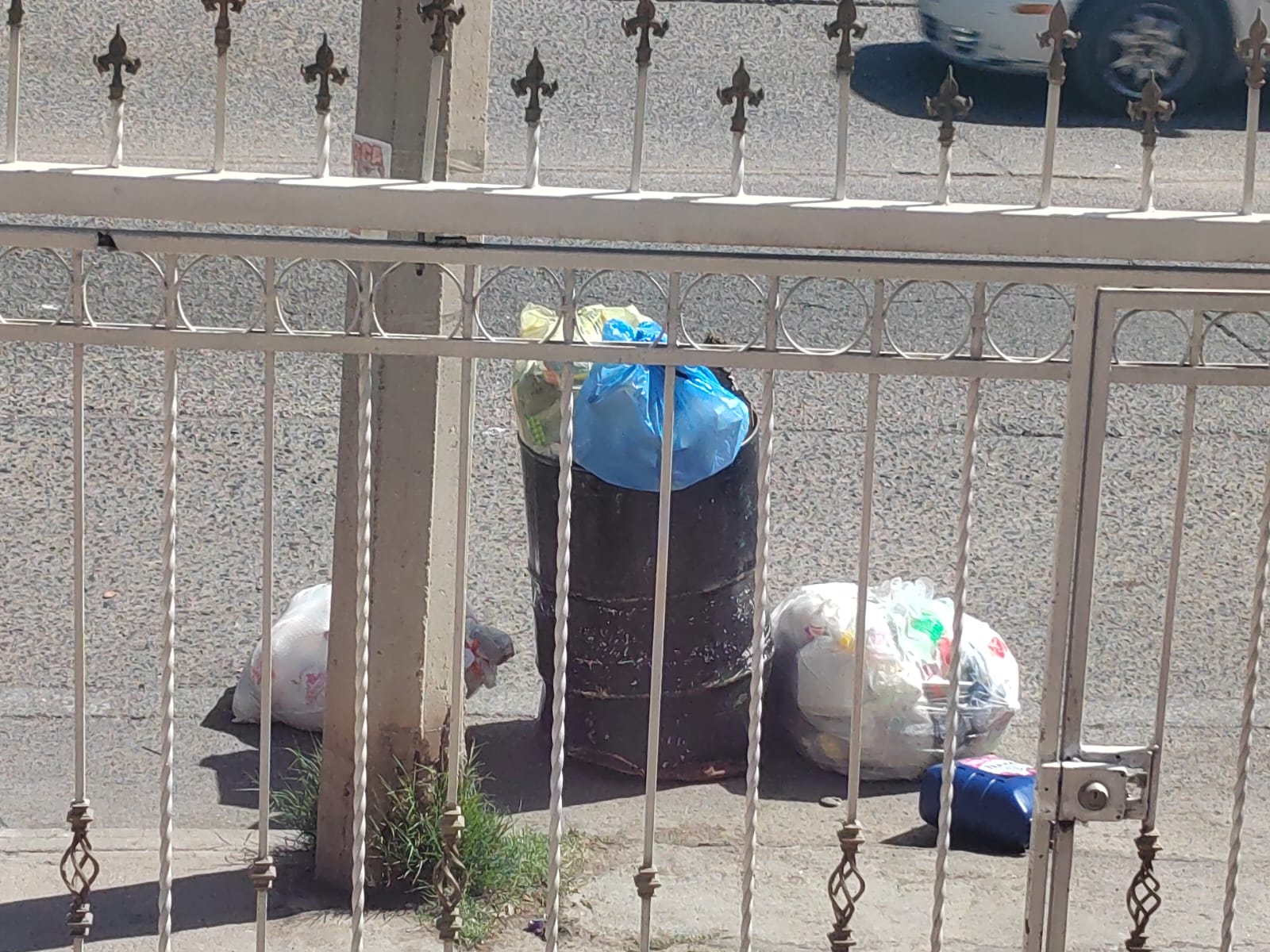 Vecinos de la Mármol se quejan por acumulación de basura 👉 Local 👉️ En ...