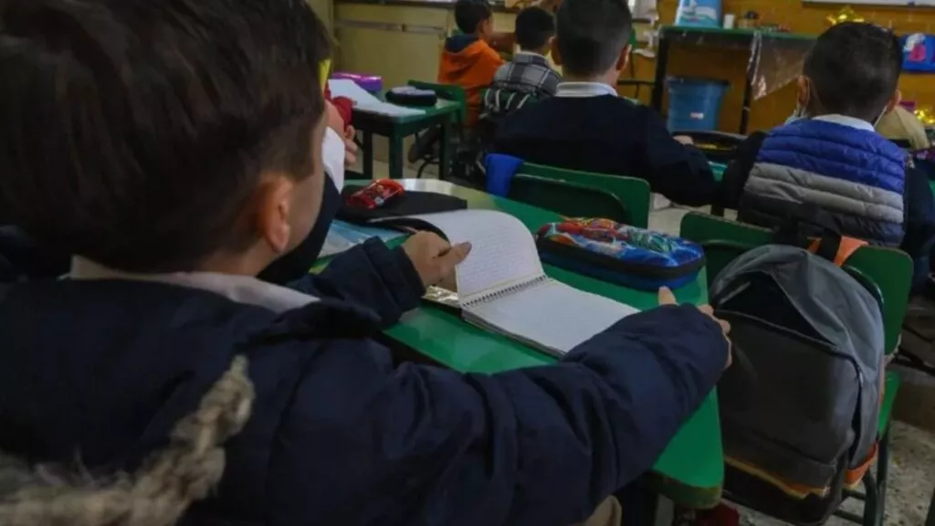 que-es-el-sharenting-alertan-riesgos-por-publicar-fotos-de-menores-en-regreso-a-clases-130927-1024x576