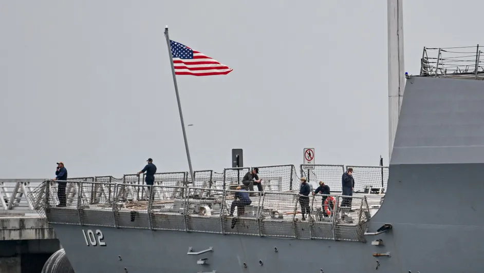 buque-guerra-uss-sampson-terminal