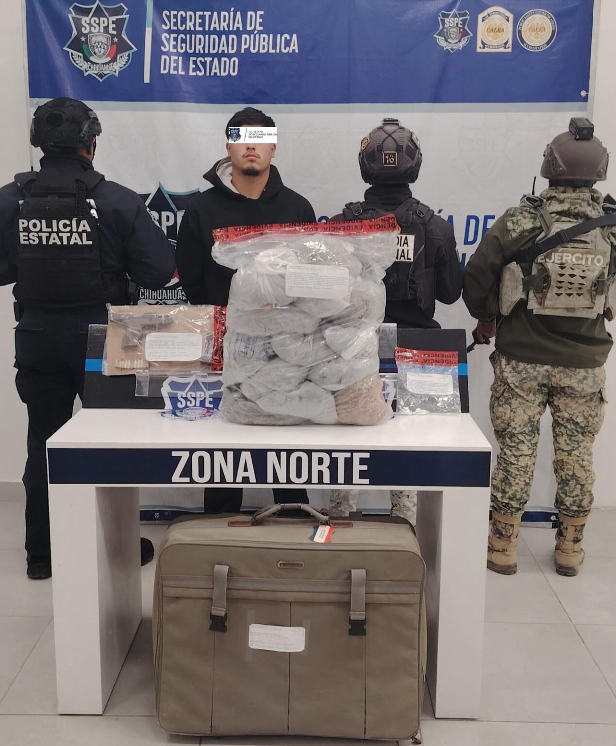 Detienen a sujeto con arma de fuego y 13 bultos de droga en Juárez 👉 ...
