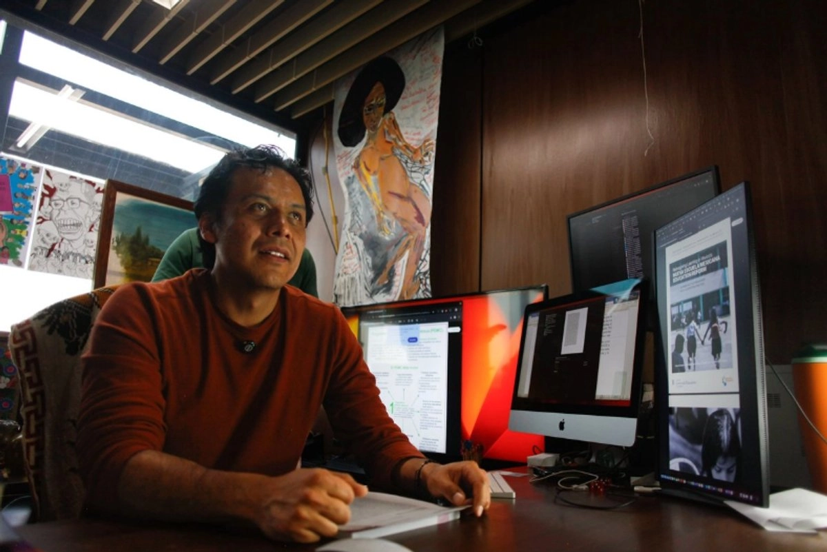 marx-arriaga-se-atrinchera-en-su-oficina-y-hace-transmision-ininterrumpida-en-internet_096b2025-8bc6-4bbd-95ae-d8e147c5d113_medialjnimgndimage=fullsize