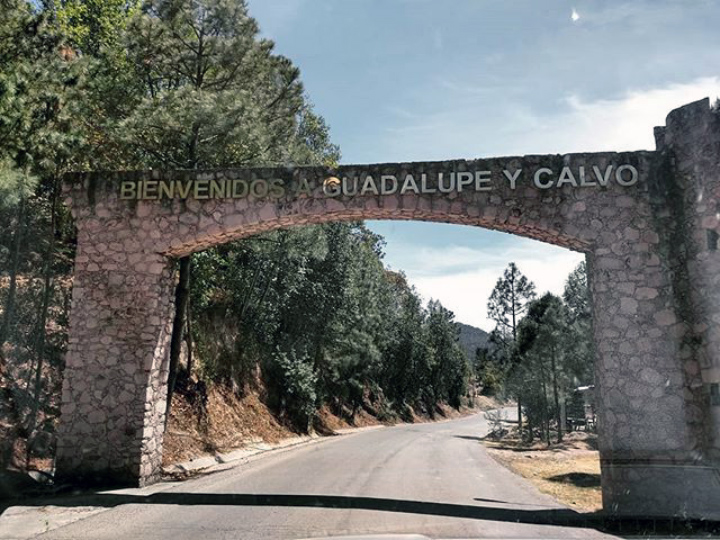 Entrada_a_Guadalupe_y_Calvo,_Chihuahua