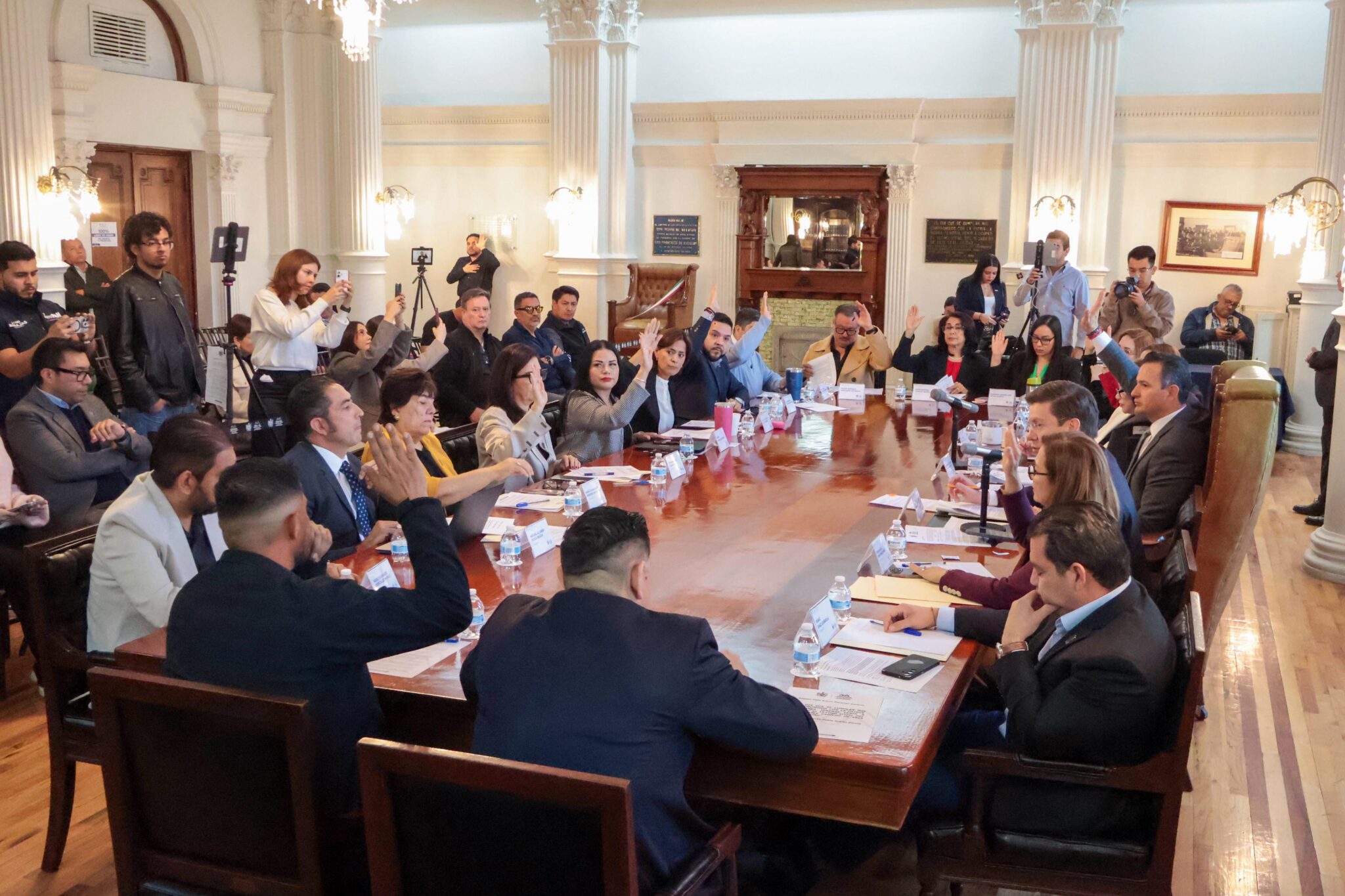 Aprueban más de 139 millones de pesos para apoyar a miles de familias y ...