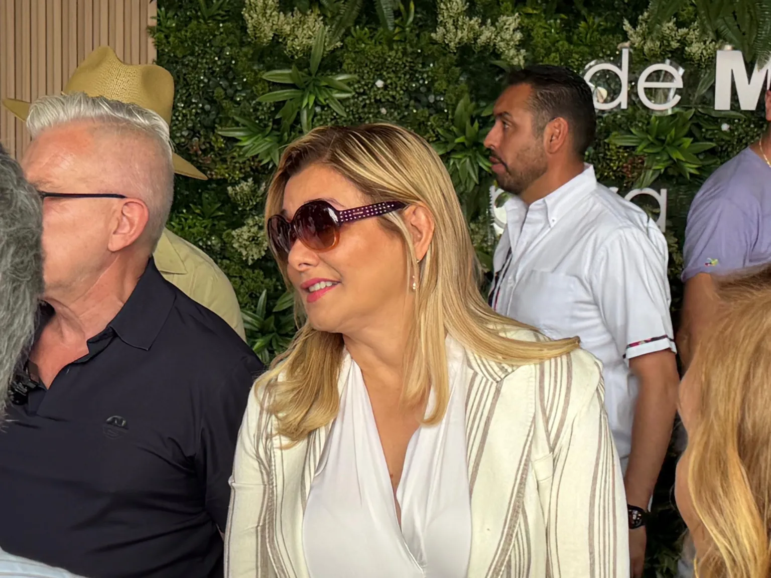 a85b43fb-4428-4985-8c56-d7f0781c775d-1