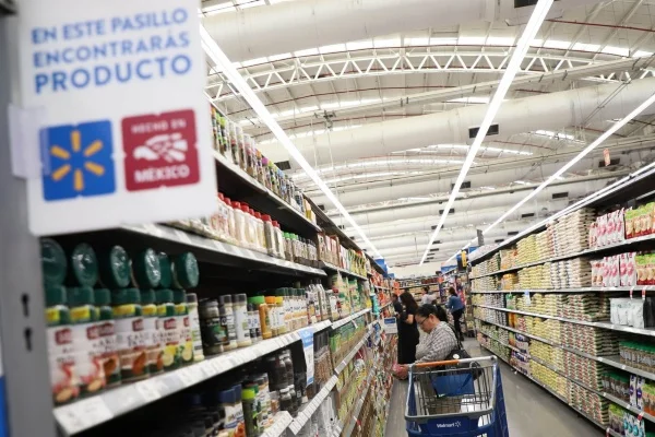 pasillos-tienda-walmart-mexico-con-mercancia-clientes.jpg_231334169