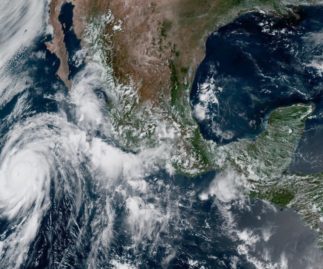 Vista satelital del ciclón tropical-1080x900