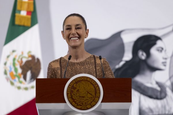 Cuauhtémoc, Ciudad de México, México, 9 de mayo de 2025.
La doctora Claudia Sheinbaum Pardo, presidenta Constitucional de los Estados Unidos Mexicanos en conferencia de prensa matutina “Las mañaneras del pueblo”, en el Salón Tesorería de Palacio Nacional. La acompañan Rosa Icela Rodríguez Velázquez, secretaria de Gobernación; Claudia Stella Curiel de Icaza, secretaria de Cultura; Daniela Elena  Alatorre Bernard, directora general del Instituto Mexicano de Cinematografía; Cristián Calónico Lucio, director general de Estudios Churubusco y Bulmaro Juárez Pérez, divulgador de lenguas indígenas, presentador de la sección “Suave Patria”.
Foto: Presidencia