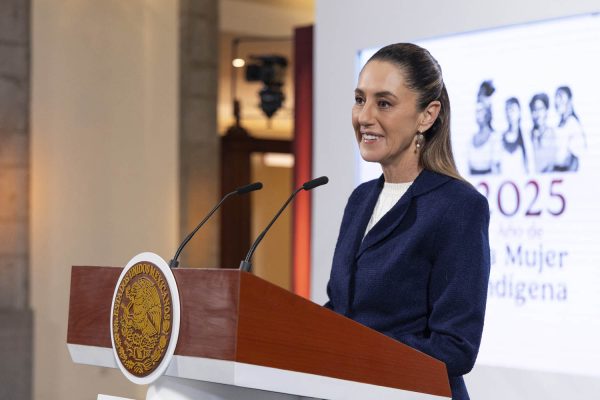 Cuauhtémoc, Ciudad de México. 11 de agosto 2025. La presidenta constitucional de los Estados Unidos Mexicanos, la Doctora Claudia Sheinbaum Pardo en conferencia de prensa matutina en el salón de la Tesorería de Palacio Nacional. La acompañan: Rosa Icela Rodríguez Velázquez, secretaria de Gobernación; Pablo Gómez comisionado presidente de la Comisión Presidencial para la Reforma Electoral; Iván Escalante, Procurador Federal del Consumidor (Profeco); Diana Aurora Correa, subdirectora de Diseño Digital y Medios Sociales en la Unidad de Memoria Histórica.  Foto: Juan Carlos Buenrostro/Presidencia