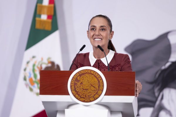 Cuauhtémoc, Ciudad de México. 2 de junio 2026. La presidenta constitucional de los Estados Unidos Mexicanos, la Doctora Claudia Sheinbaum Pardo en conferencia de prensa matutina en el salón de la Tesorería de Palacio Nacional. La acompañan: David Kershenobich, secretario de salud; Martí Batres Guadarrama, director general del Instituto de Seguridad y Servicios Sociales de los Trabajadores del Estado (ISSSTE); Zoé Alejandro Robledo Aburto, director general del Instituto Mexicano del Seguro Social; Alejandro Svarch Pérez, director general de IMSS-Bienestar;  Foto: Gabriel Monroy/Presidencia