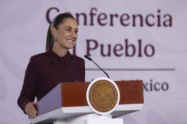 Cuauhtémoc, Ciudad de México, México. 7 de agosto de 2026.
La doctora Claudia Sheinbaum Pardo, presidenta Constitucional de los estados unidos Mexicanos en Conferencia de prensa matutina, “Mañanera del Pueblo” en el Salón Tesorería de Palacio Nacional. La acompañan Claudia Curiel de Icaza, secretaria de Cultura; Isabel piñeyro, seleccionada México, “México Canta”; David Kershenobich Stalnikowitz, secretario de Salud; Bryan Soto, seleccionado México, “México Canta”; Víctor Hugo Borja Aburto, comisionado de la  Comisión Federal para la Protección contra Riesgos Sanitarios; Grecia Delgado, seleccionada México, “México Canta”; Bulmaro Juárez Pérez, divulgador de lenguas indígenas, presentador de la sección “Suave Patria”; Bilhan Israel Morales, seleccionado México, “México Canta”; Luna Jiram López, seleccionada México, “México Canta”; Fatima Cuevas, seleccionada México, “México Canta” y José Emiliano Macías, seleccionado México, “México Canta”.
Foto: Carlos Ramos Mamahua / Presidencia