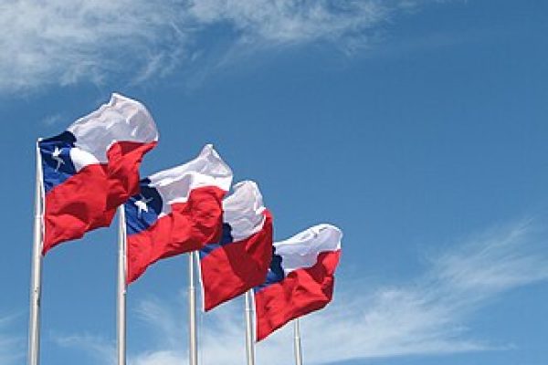 Chile_flags_in_Puerto_Montt