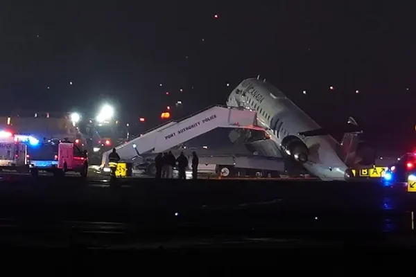 ChocaC320conC320en20LaGuardia20Nueva20ReportanHeridos