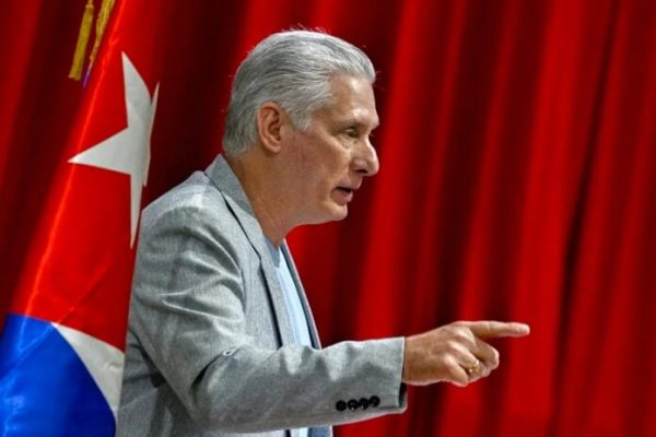 Diaz-Canel-Cuba-tiene-el-derecho-legitimo-a-defenderse-de-una-arremetida-belica-696x464