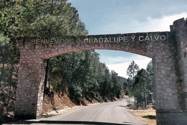 Entrada_a_Guadalupe_y_Calvo,_Chihuahua