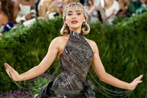 Sabrina-Carpenter-Met-Gala-050426-ef848a9dfb2246e4b140c7261eff573d