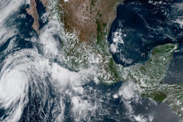 Vista satelital del ciclón tropical-1080x900