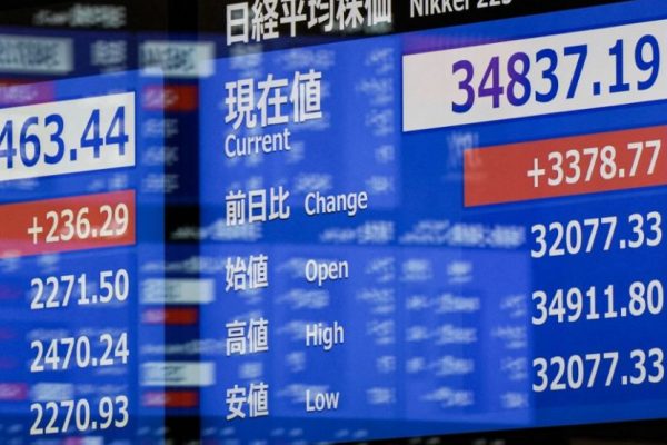 la-bolsa-de-tokio-sube-mas-de-un-10-tras-caida-record-1848742